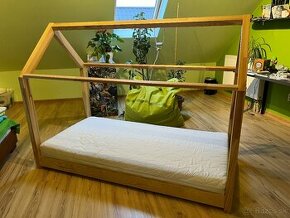 Detská posteľ-domček