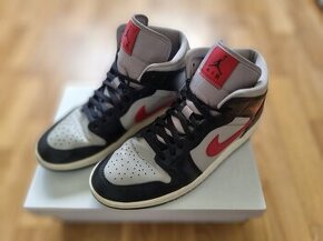 Air Jordan Retro 1 Mid