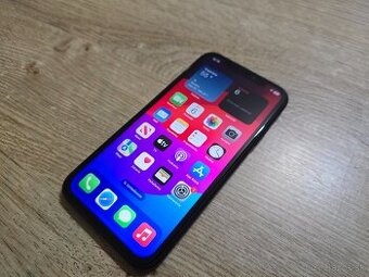 Iphone xr 64gb cierny v super stave telefon nema ziadne skra