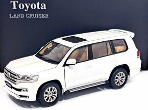 1:18 NZG TOYOTA LAND CRUISER 2020