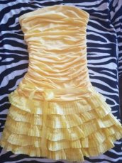 Predám lacno dámske (dievčenské) žlté šaty - 1