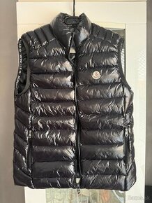 Moncler čierna vesta L.XL