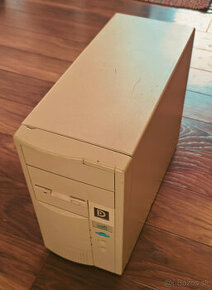 AMD 133Mhz / 8 MB RAM / 800MB HDD / WIN 95