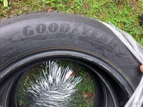 Goodyear 215/60/R17 celoročne - 1