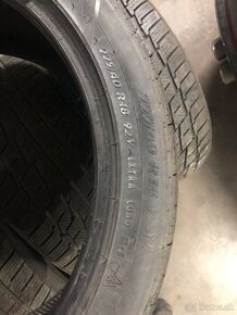 225/40 R18