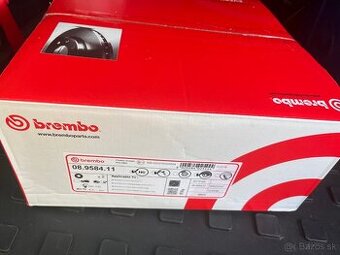 BREMBO 08.9584.11 - Brzdové kotúče zadné