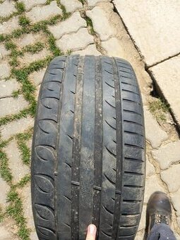 Pneu 245/40 R18 - 1