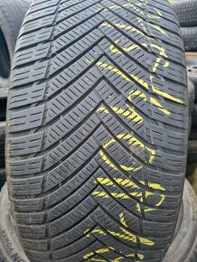 245/40R19