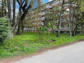 PREDAJ: TEHLOVÝ 2,5 izb. byt s balkónom, 64 m2 SÍDLISKO - B.