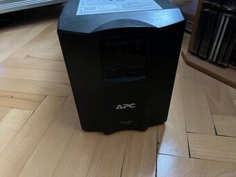 Predam zalozny zdroj APC Smart UPS SMT1000IC