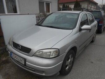 Predam opel 1.6i 16v sedan