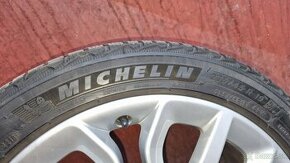 235/45 R19 Michelin zimne - 1