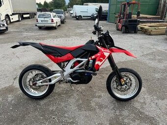 Aprilia sxv 550