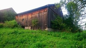 Ponúkam starú stodolu na rozobratie - stare hranoly, dosky