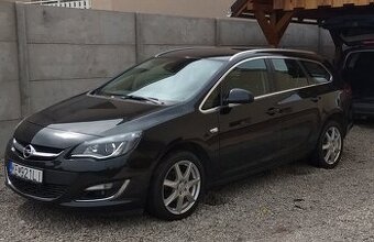 Opel Astra Sports Tourer - 1