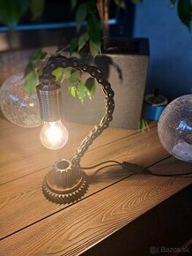 Stolová unikátna lampa