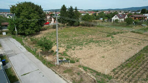 Na predaj investičný pozemok v Trenčianskej Turnej o rozlohe