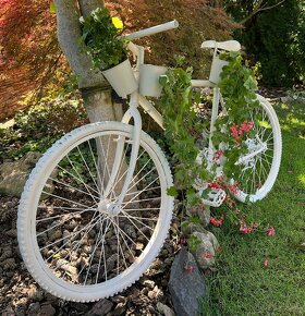 Dekoratívny bicykel do záhrady