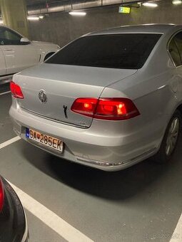 Predam volkwagen passat sedan B7