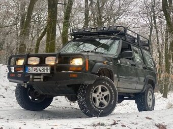 JEEP CHEROKEE XJ 4.0i REZERVOVANÉ