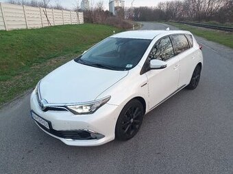 Toyota Auris 1.8 hybrid cvt - 1