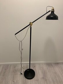 IKEA Ranarp stojaca lampa čierna