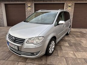 Volkswagen Touran 2.0 TDI DSG 7 miestny