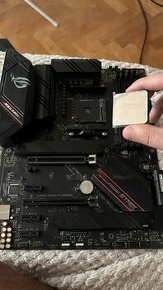 Predam ASUS ROG STRIX B550-F GAMING + AMD Ryzen 7 5800X - 1