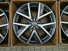 5x112 R20 VW Braga Touareg R line Nepoužite