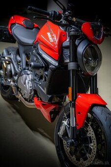 Ducati Monster + 937