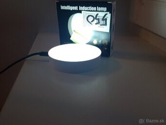 Lampa so senzorom pohybu