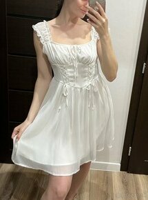 Biele krásne romantické šaty