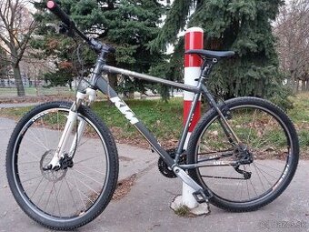 29"Ktm s hydraulikou.pekný v dobrom stave(Carbon/karbón,iné