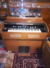 Harmonium Petrof