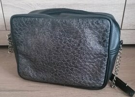 Dámska crossbody kabelka.