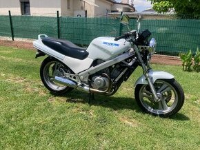 Honda NTV 650 Revere - 1