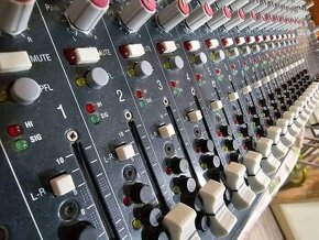 Mixpult - ALLEN & HEATH ZED R16