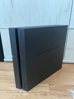 Predám PS4 500GB