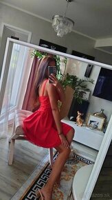 červene romanticke šaty na ramienka - 1