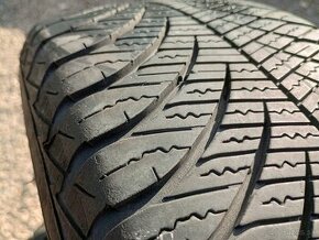 Predam 2ks pneu 185/60/r15 zimne 84T  Goodyear