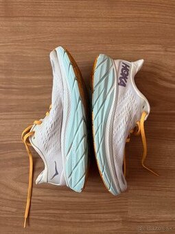 Hoka Clifton 8