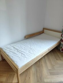 Detská posteľ s matracom