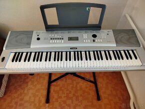 Yamaha portable grand dgx-220