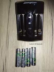 Nabíjačka batérií Energizer Pro Charger a baterky