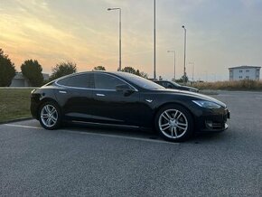 Tesla S - 1