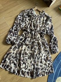 Leopardie šaty s opaskom
