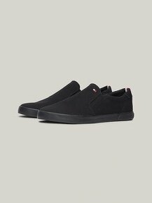 Hilfiger_Tenisky Iconic Slip On Čierna a Biela