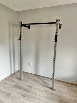 Stojan o stenu / wallmount rack