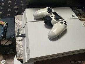 Biela PS4 750GB z jednim ovladacom a 2 hry