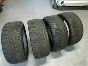 245/40 R19